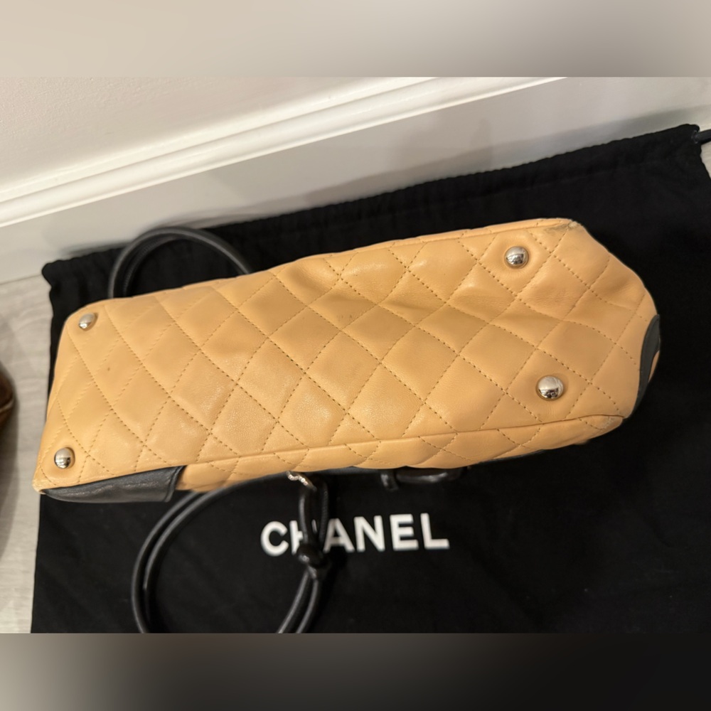 CHANEL C0200 Tan & Black Leather Quilted Handbag - WITH matching wallet - Picture 6 of 11